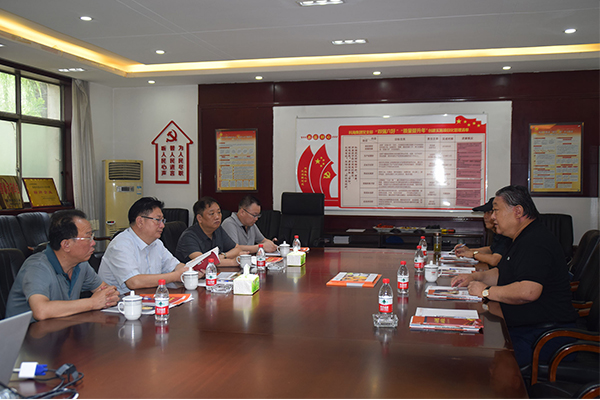 臨汾市市場監(jiān)督管理局局長、非公企業(yè)黨委書記張東紅<br>在科海集團(tuán)調(diào)研非公黨建工作